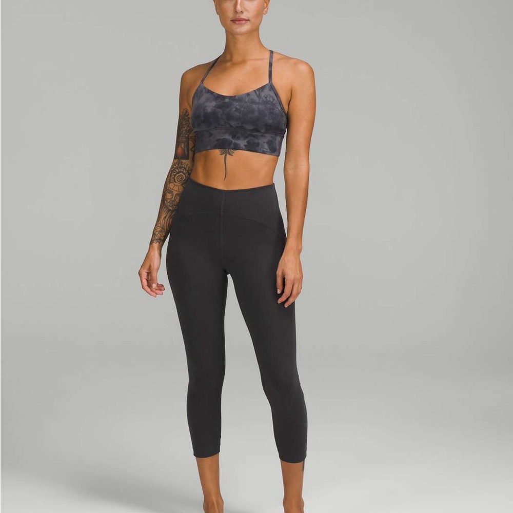 Lululemon InStill High-Rise Crop 23"
graphite grey
Size2